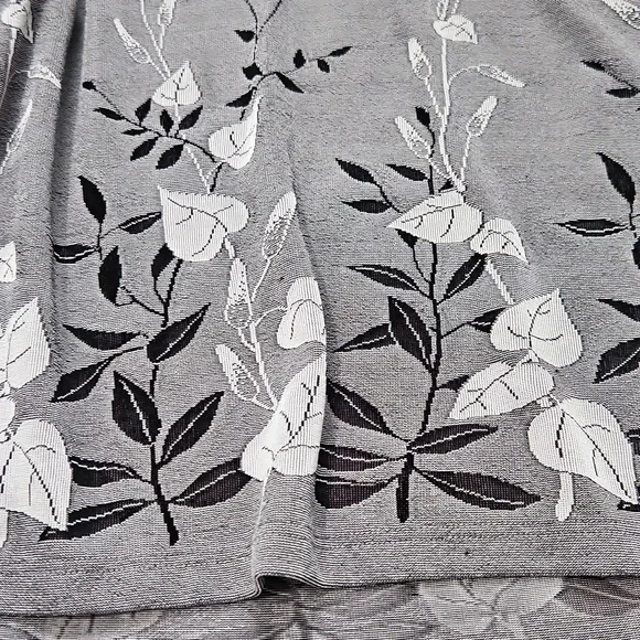 Women's Gray V-Neck Floral Embroidered Top - Picture 2 of 5